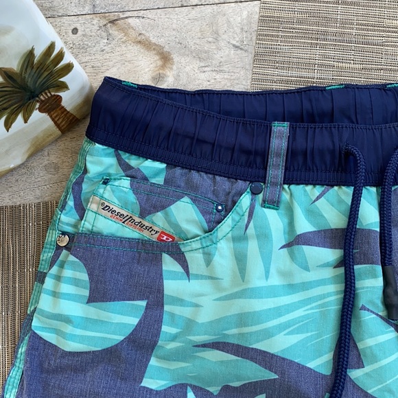 Diesel MENS Hybrid Shorts - Picture 2 of 5